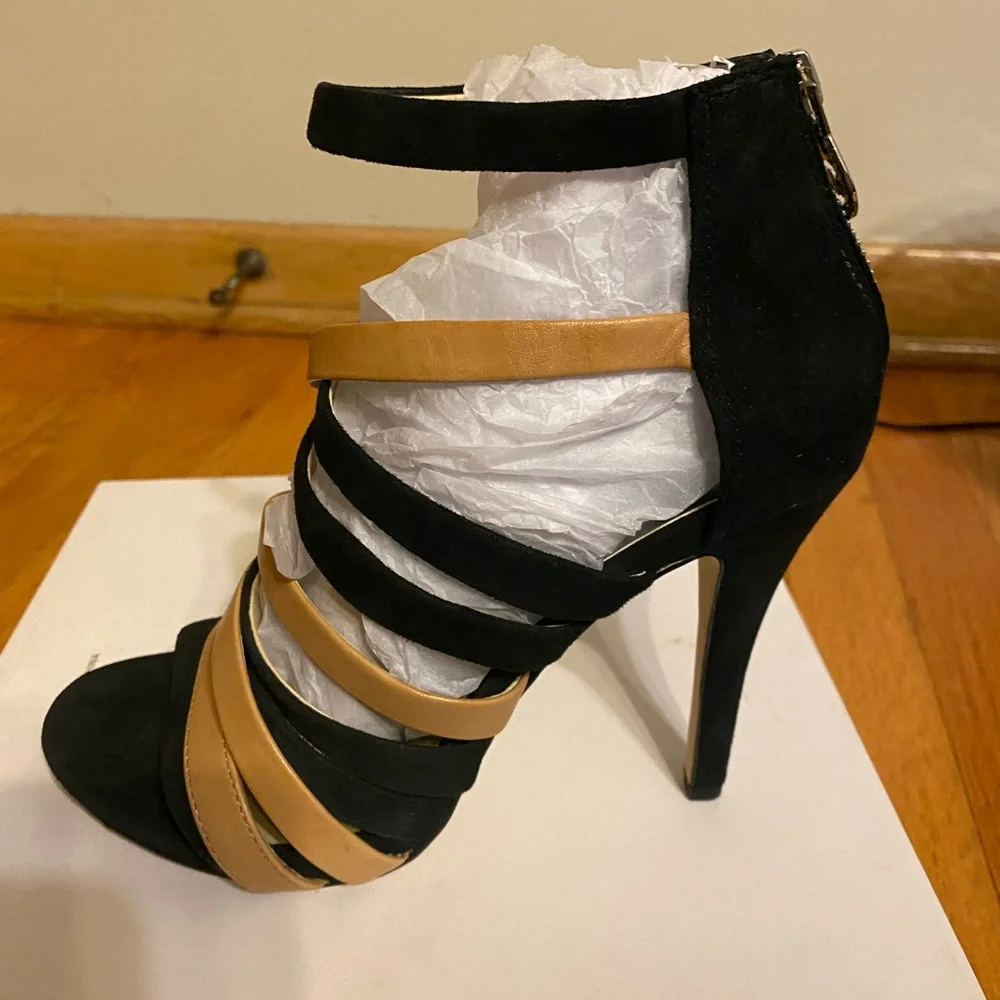 Michael Kors Black and Tan Strappy Sandals size 8 - Picture 4 of 11